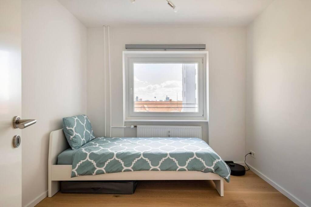 Modern Home In Central Берлин Экстерьер фото