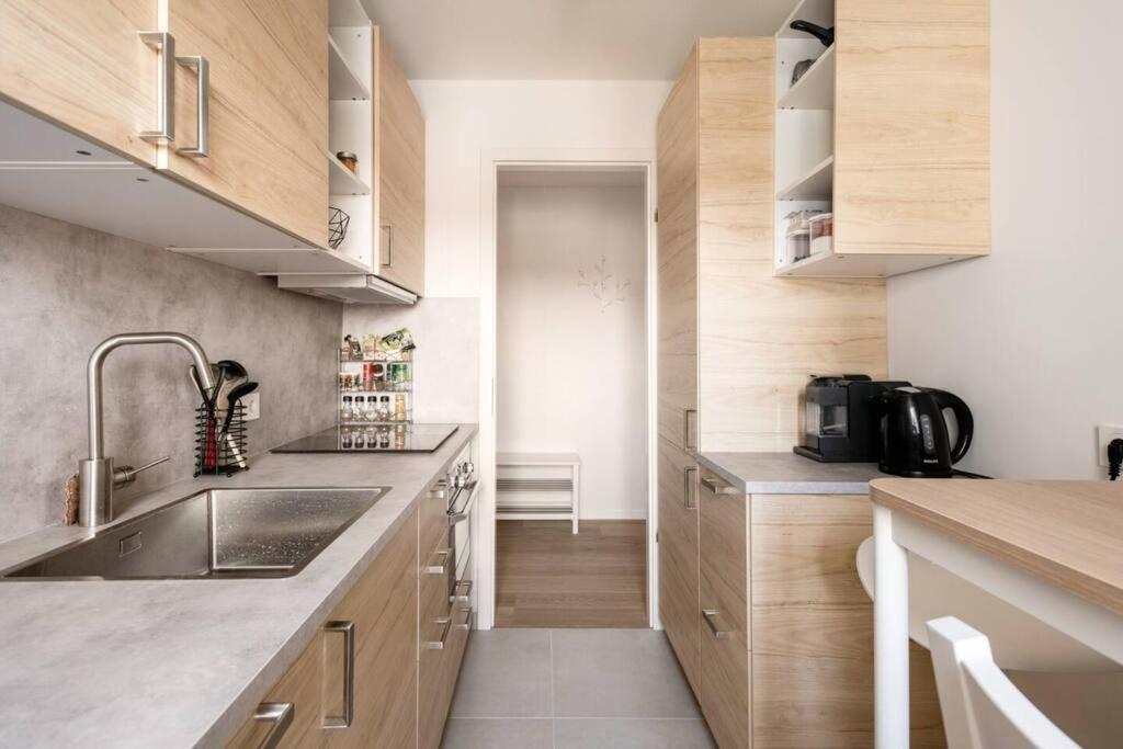Modern Home In Central Берлин Экстерьер фото