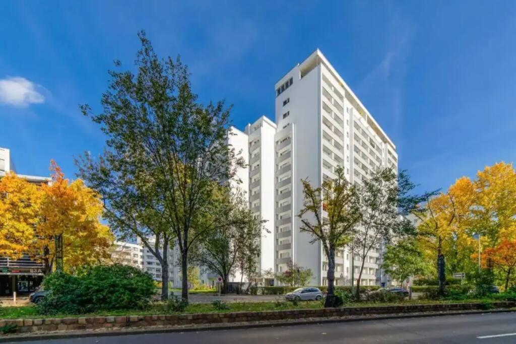 Modern Home In Central Берлин Экстерьер фото